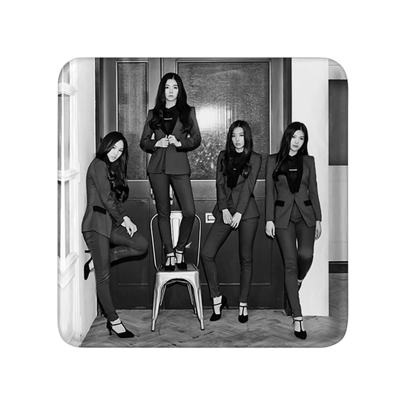 مگنت خندالو طرح گروه رد ولوت Red Velvet  مدل مربعی کد 19689
