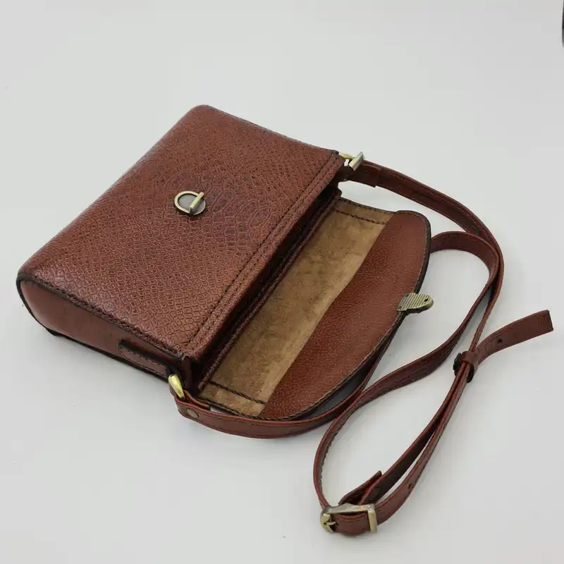 کیف دوشی زنانه مدل لامیا چرم طبیعی کد A_600