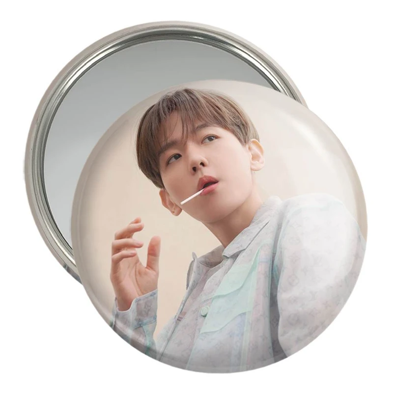 آینه جیبی خندالو مدل بکهیون گروه اکسو EXO  کد 13611