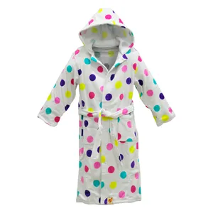 حوله پالتویی کودک طرح خالدار سایز 70 سانتی‌متر