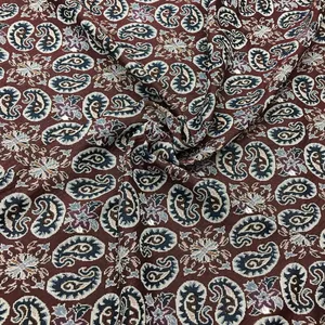 پارچه رو فرشی مدل جاجیم طرح ترمه کد 01