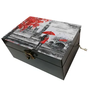 جعبه موزیکال مدل هندلی طرح خیابان لندن رودخانه و اتوبوس روی پل برج ساعت بیگ بن زن و مرد زیر چتر قرمز کد T1012