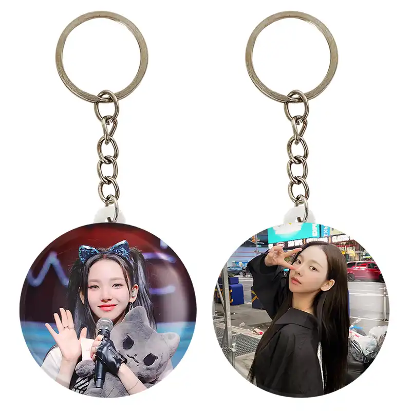 جاکلیدی خندالو مدل کارینا گروه گروه آسپا Aespa کد 1971819717 مجموعه 2 عددی