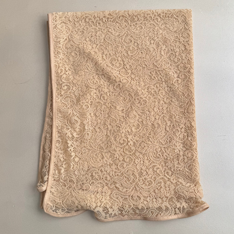 شال زنانه مدل توری گیپور بتجقه گل دار برجسته نوار دوزی