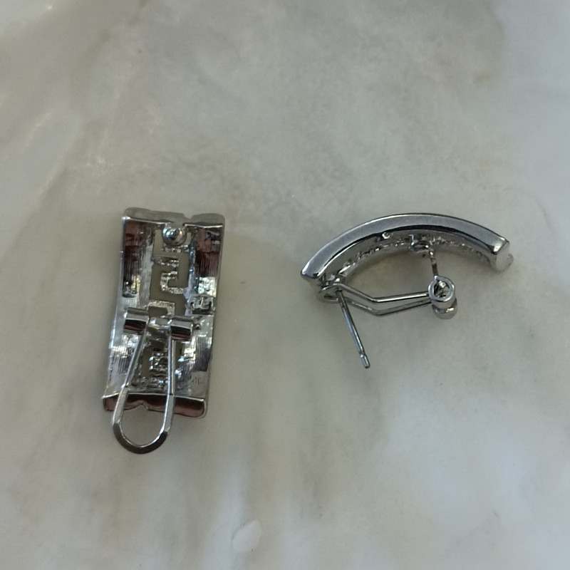 گوشواره زنانه مدل فانتزی نگین دار گوشواره زنانه مدل فانتزی نگین دار