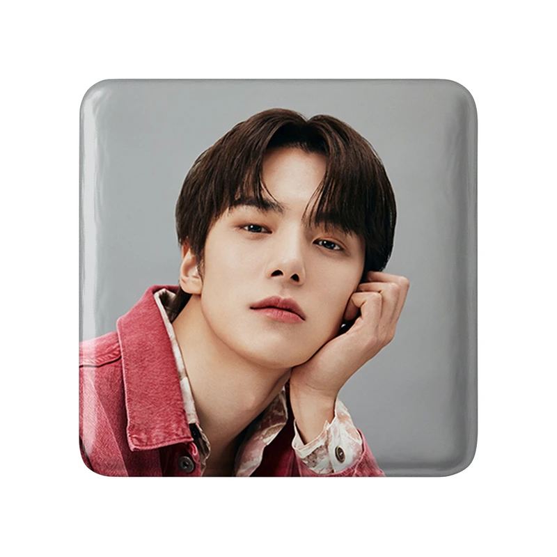 مگنت خندالو طرح مینهیوک گروه مانستا اکس MONSTA X  مدل مربعی کد 21168