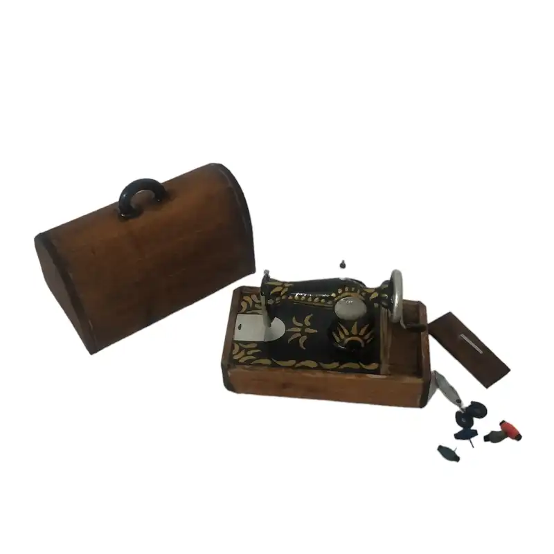 ماکت چوبی مدل چرخ خیاطی قدیمی