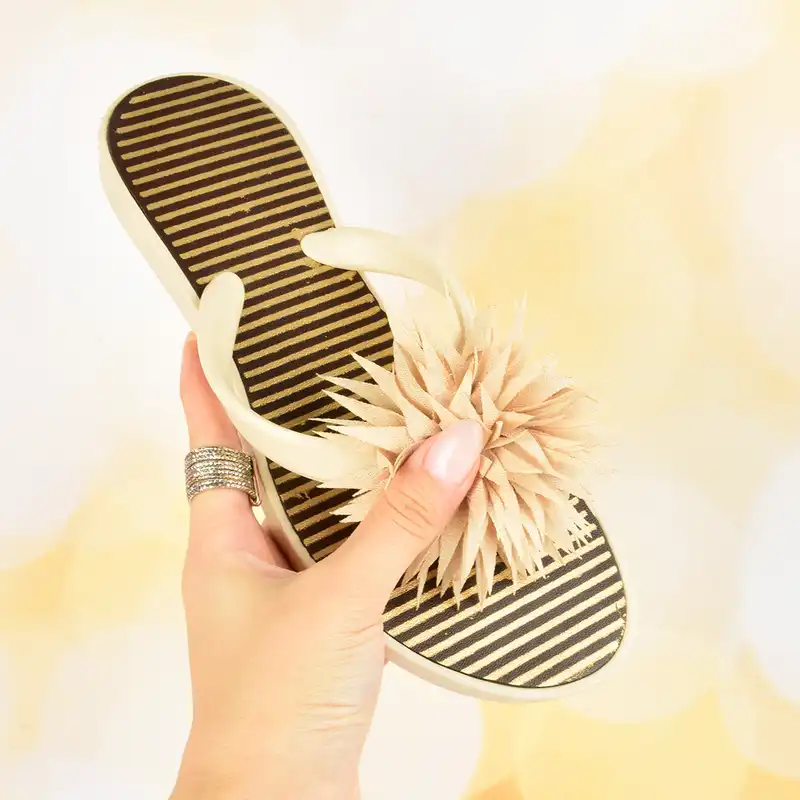 دمپایی لاانگشتی زنانه نیکتا مدل گل پارچه ای  BZH.4026