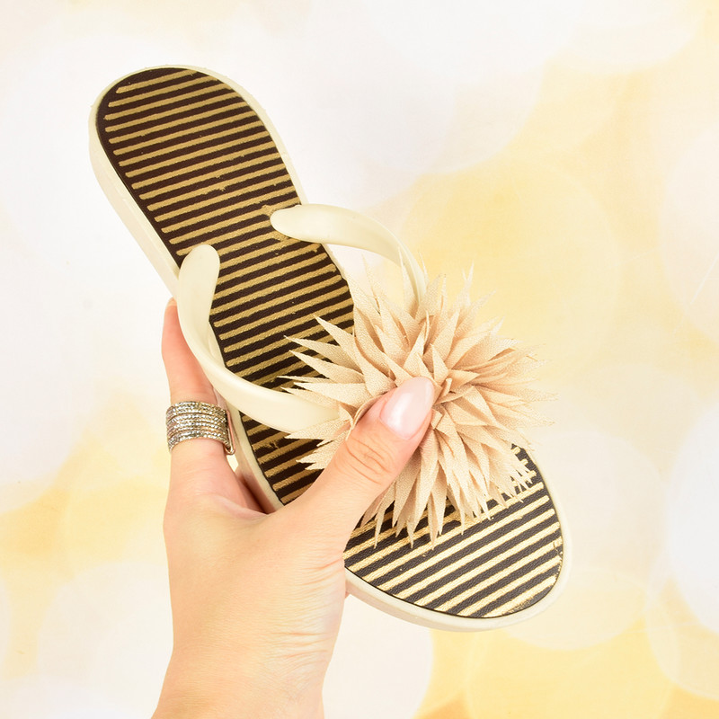 دمپایی لاانگشتی زنانه نیکتا مدل گل پارچه ای BZH.4026