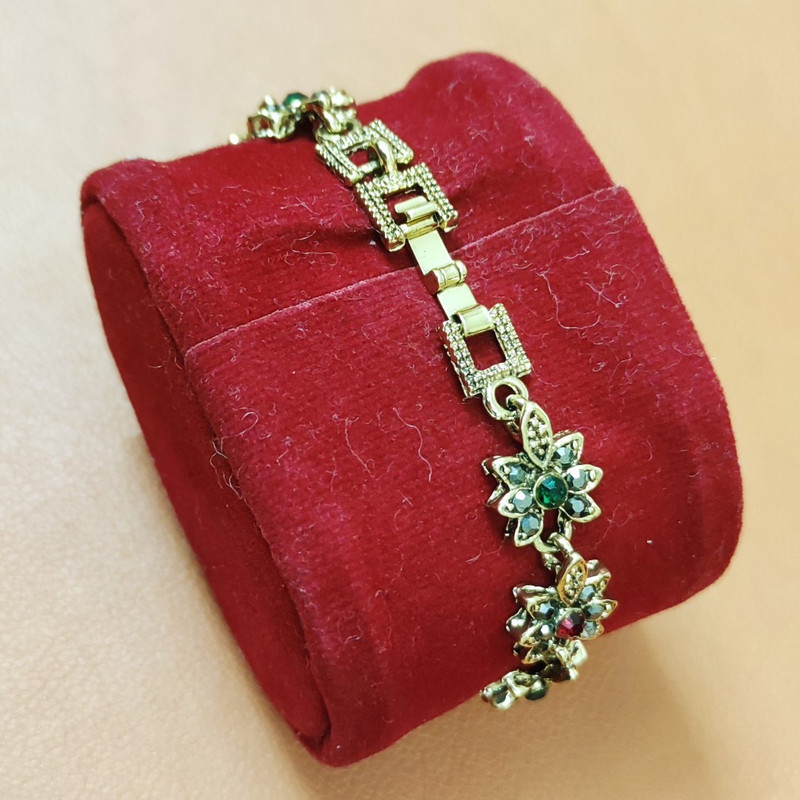 ساعت مچی عقربه ای دخترانه والار مدل W9