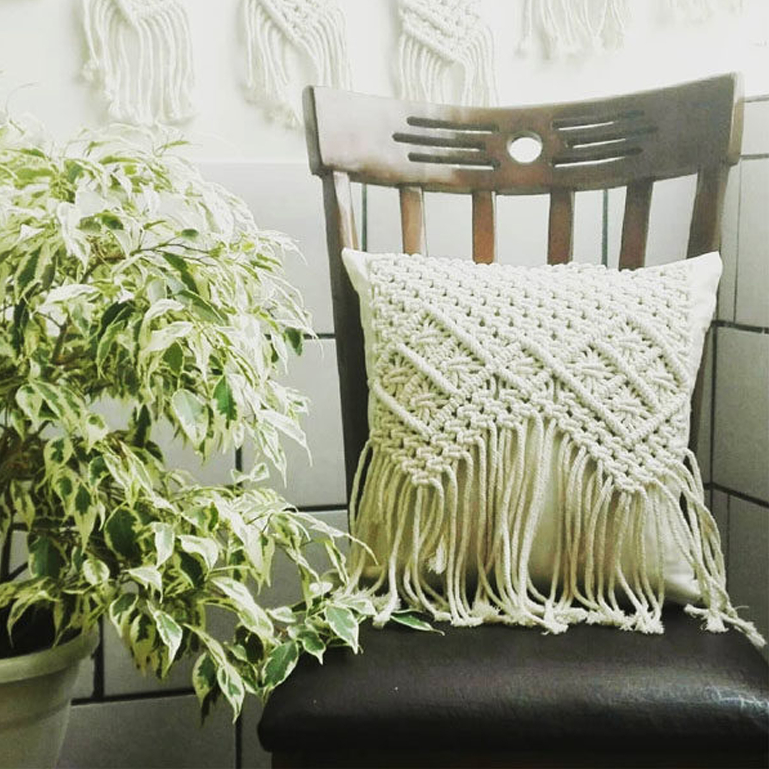 کاور کوسن بافتنی هنریسان مدل دینا