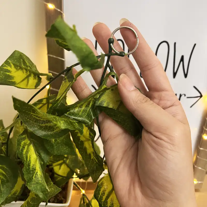 گلدان به همراه گل مصنوعی مدل آویز مربعی پتوس