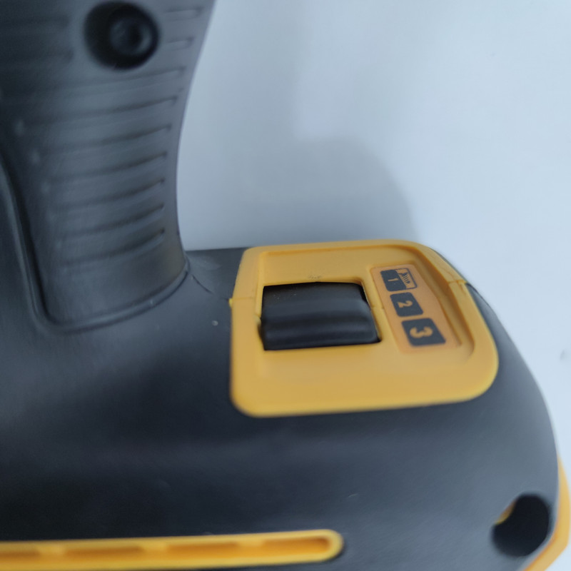 پیچ گوشتی شارژی دیوالت مدل DCF887B