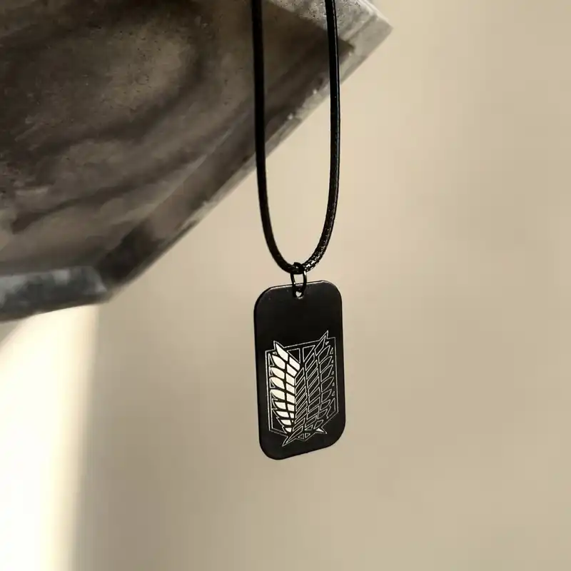 گردنبند مدل حمله به تایتان Attack on titan