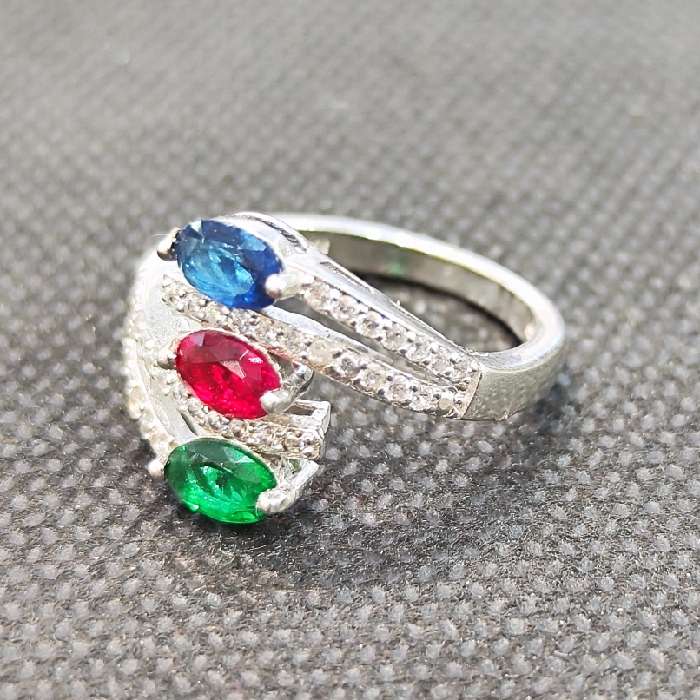 انگشتر نقره زنانه مدل سه جواهر نگین کد 521 انگشتر نقره زنانه مدل سه جواهر نگین کد 521