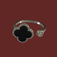 انگشتر نقره زنانه مدل ونکلیف نگیندار