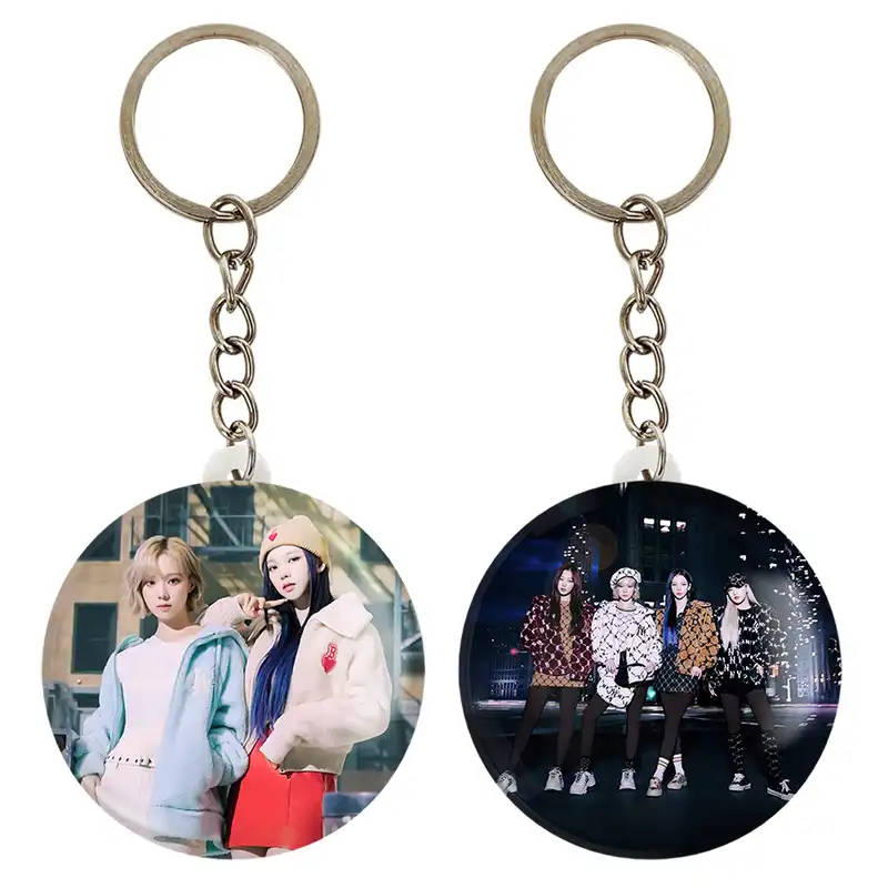 جاکلیدی خندالو مدل گروه آسپا Aespa کد 1974519748 مجموعه 2 عددی