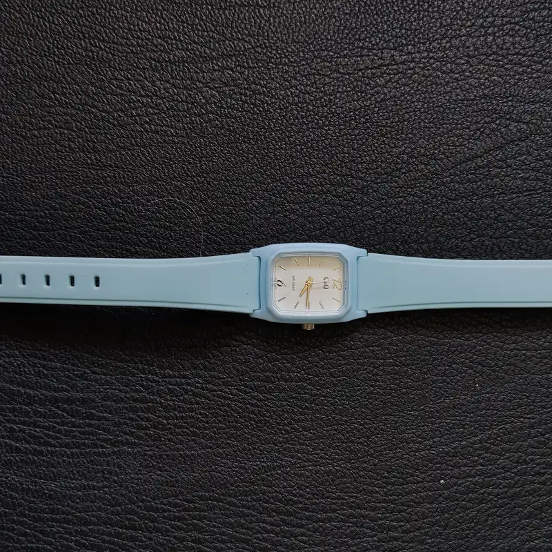 ساعت مچی عقربه ای زنانه کیو اند کیو مدل V33A-006VY