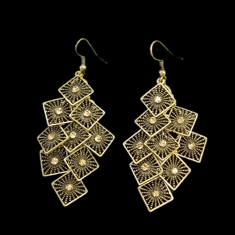 گوشواره زنانه مدل کلاسیک نگین دار