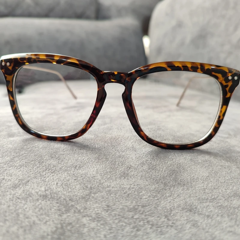 عکس شماره 12 : فریم عینک طبی مدل ویفرر کائوچو پلنگی کد 0166