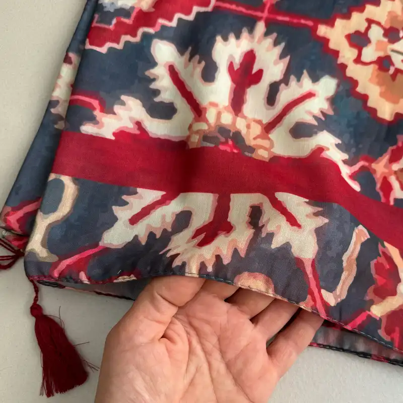 روسری زنانه مدل نخی آبرنگی گل دار طرح گلیمی