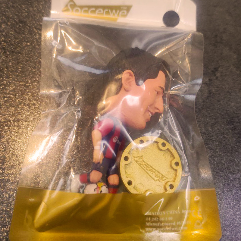 اکشن فیگور ساکروی مدل رابرت لواندوفسکی طرح بارسلونا