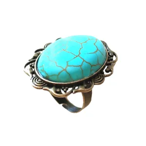 انگشتر زنانه مدل بیضی قاب درشت طرح سنگ فیروزه کد 1048