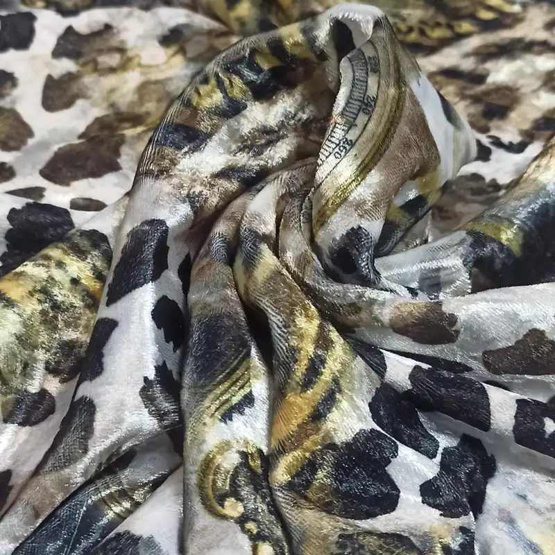 پارچه لباس مدل مخمل کش طرح دار کد 68872