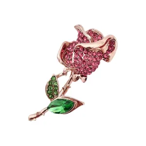 گل سینه زنانه مدل گل رز نگین دار کد ۳۰۳۰