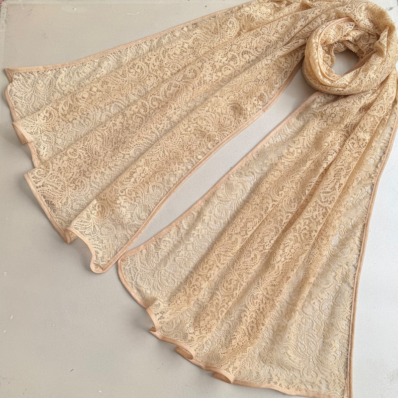 شال زنانه مدل توری گیپور بتجقه گل دار برجسته نوار دوزی