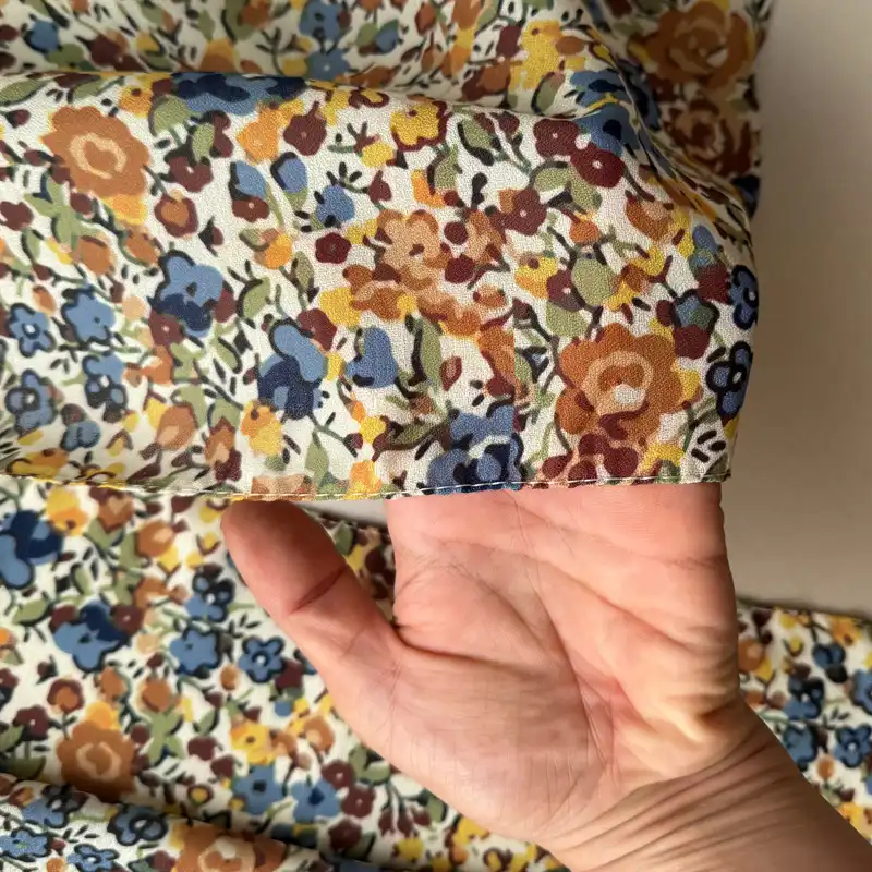 شال زنانه مدل نخی گل گلی ریز سیا منگوله دار چهارفصل کد 1