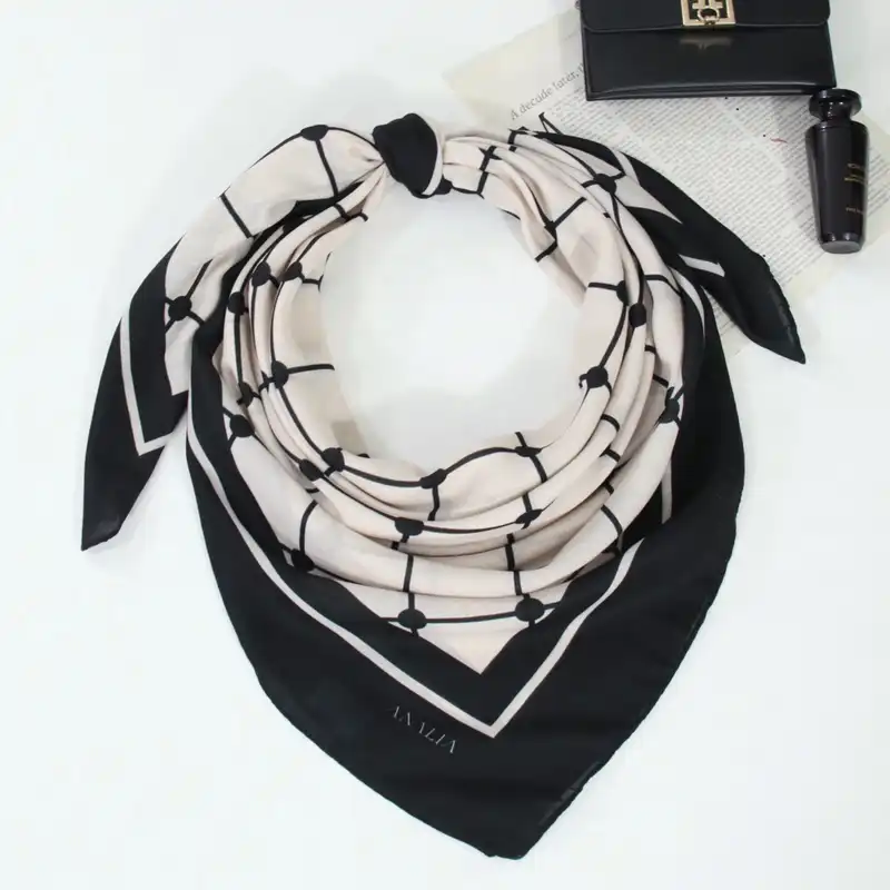 روسری زنانه مدل ابریشم لاکچری طرح لوزی کد 8015