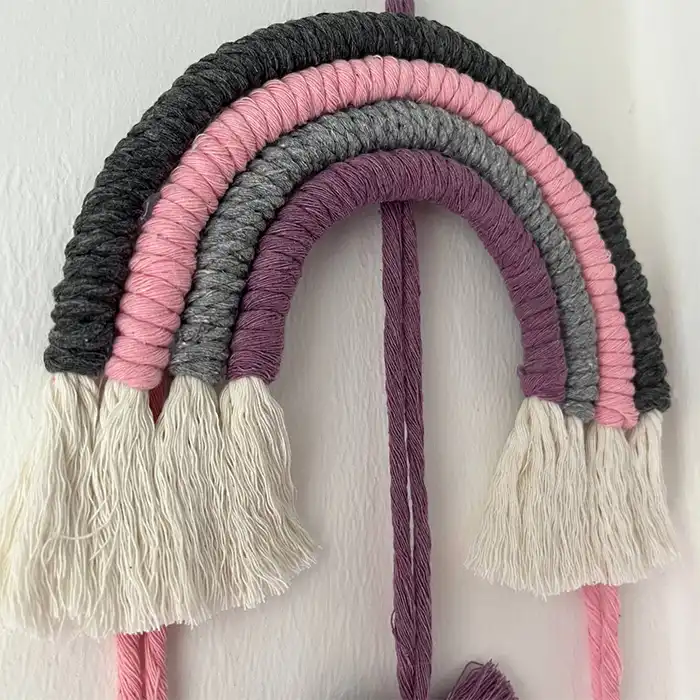 آویز بافتنی مدل مکرومه طرح رنگین کمان دخترانه