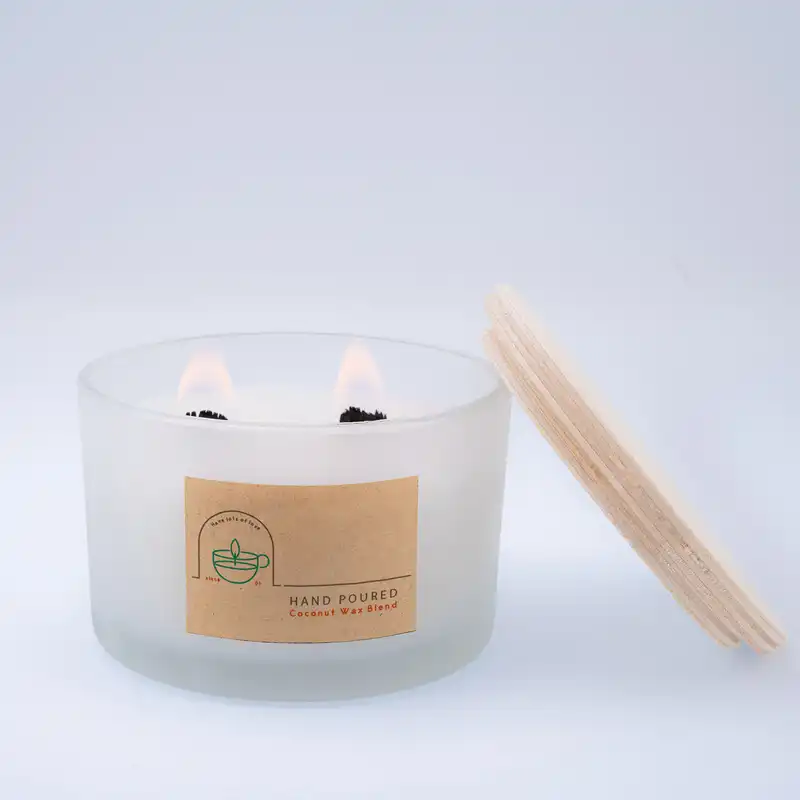 شمع لیوانی مدل مات درب‌دار