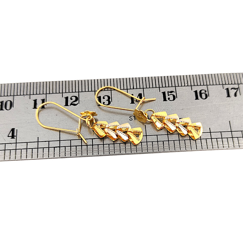 گوشواره آویز طلا 18 عیار دخترانه طلا و جواهرسازی افرا مدل لیزری 104104