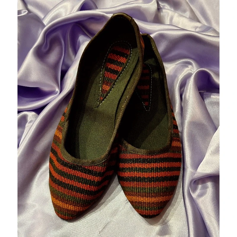 عکس شماره 2 : کفش زنانه مدل گلیم دستباف