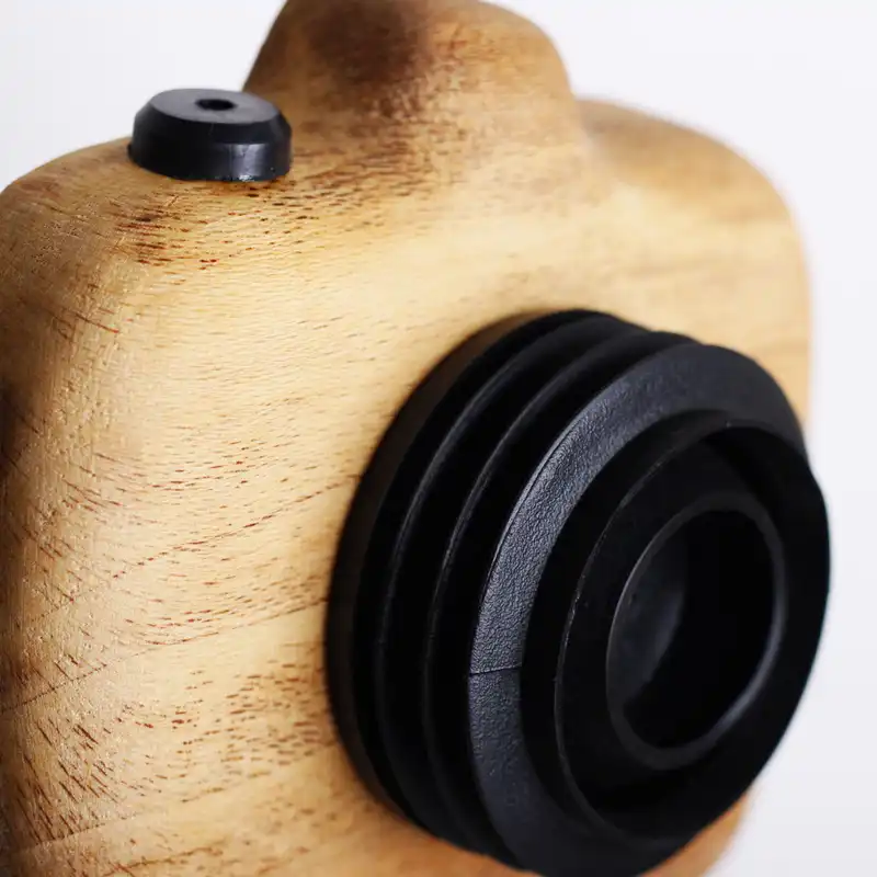 مجسمه چوبی کارکیا طرح دوربین عکاسی کد W18 همراه با پایه