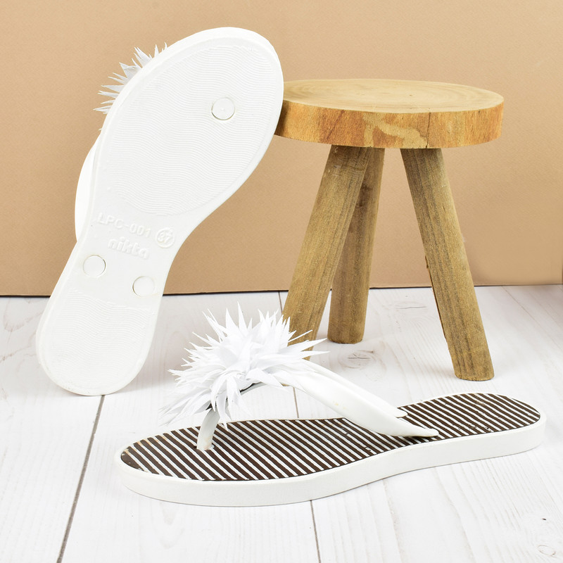 دمپایی لاانگشتی زنانه نیکتا مدل گل پارچه ای WH.4026