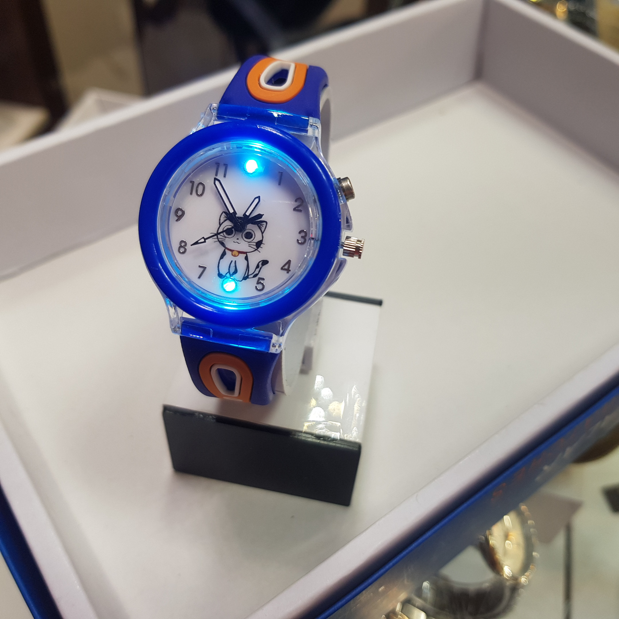 ساعت مچی عقربه ای بچگانه مدل چراغ‌دار عروسکی کد 88ki31