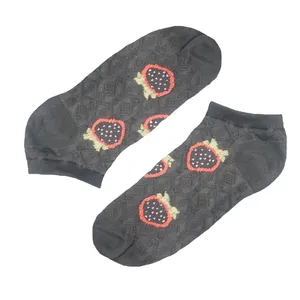 جوراب زنانه مدل توری طرح توت فرنگی برجسته کد M 204