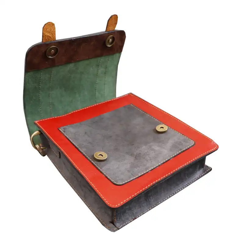 کیف رودوشی چرم بارثاوا مدل 1228