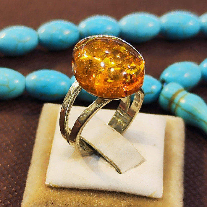 انگشتر نقره زنانه مدل سنگ کهربا کد 553 انگشتر نقره زنانه مدل سنگ کهربا کد 553