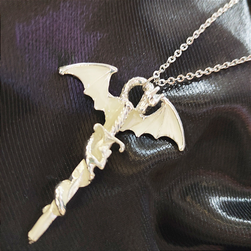 گردنبند دخترانه مدل شب تاب طرح دراگون محافظ شمشیر گردنبند دخترانه مدل شب تاب طرح دراگون محافظ شمشیر