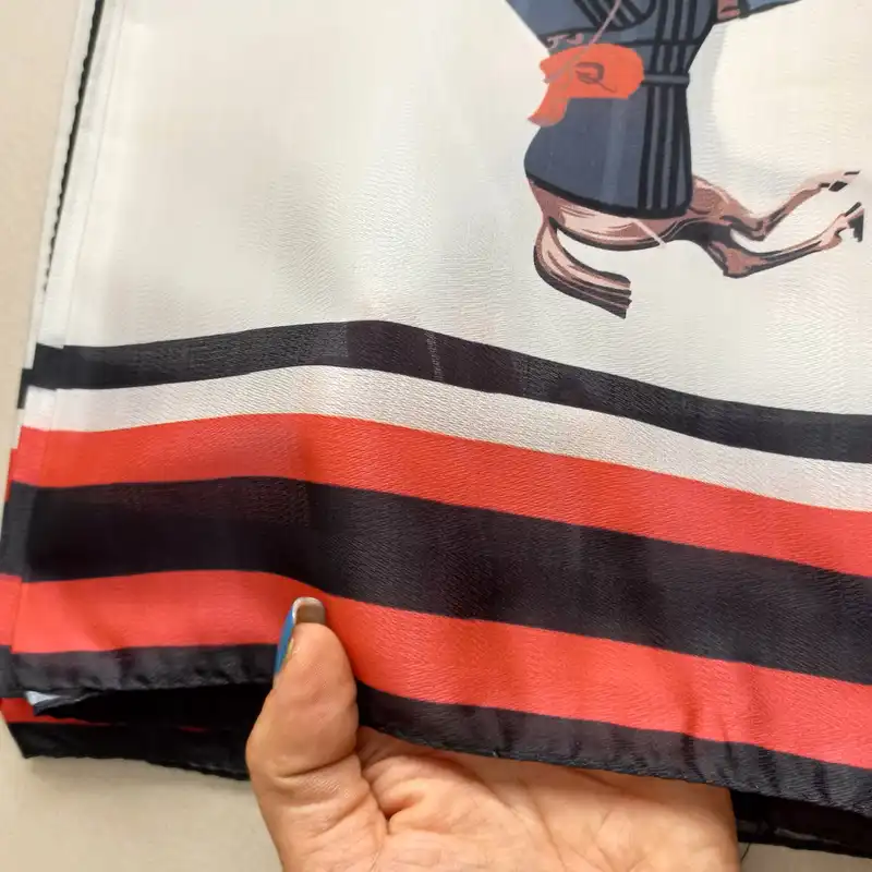 شال زنانه  مدل ابریشم مجلسی مهمانی حاشیه راه راه کد 1