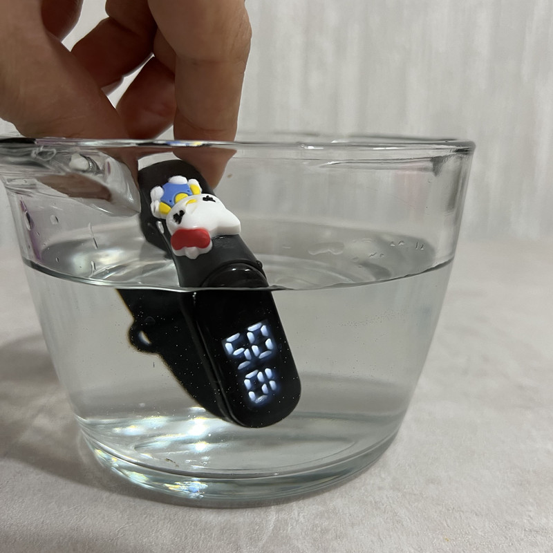 ساعت مچی دیجیتال مدل ضد آب سیلیکونی کیتی فانتزی BL K ساعت مچی دیجیتال مدل ضد آب سیلیکونی کیتی فانتزی BL K