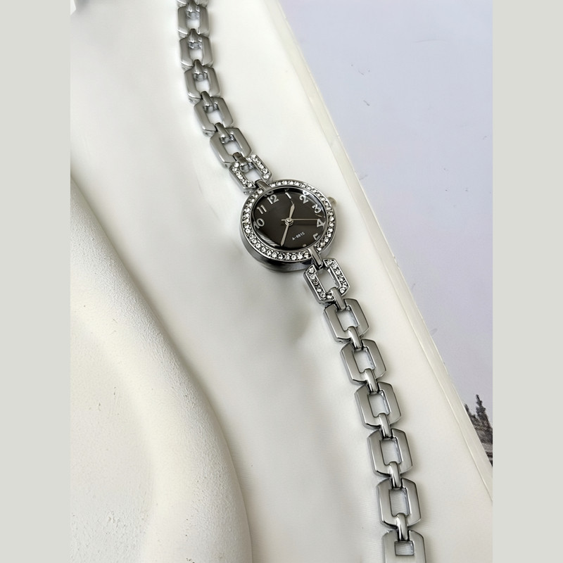 ساعت مچی عقربهای کوارتز زنانه مدل لوکس بند دستبندی کد ۱.۱ ساعت مچی عقربهای کوارتز زنانه مدل لوکس بند دستبندی کد ۱.۱