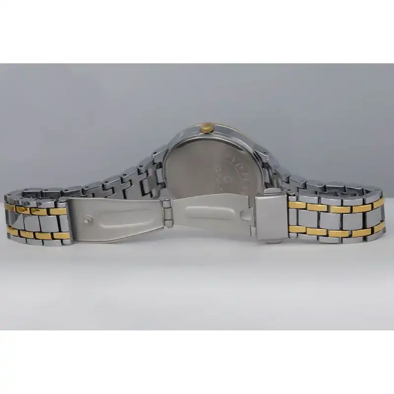 ساعت مچی عقربه ای زنانه اوماکس مدل OOYY008N008