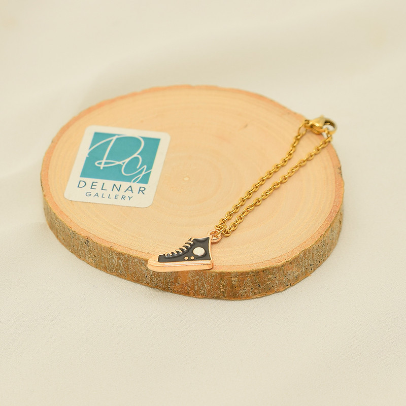 آویز ساعت زنانه دلنار گالری مدل کتونی آل استار