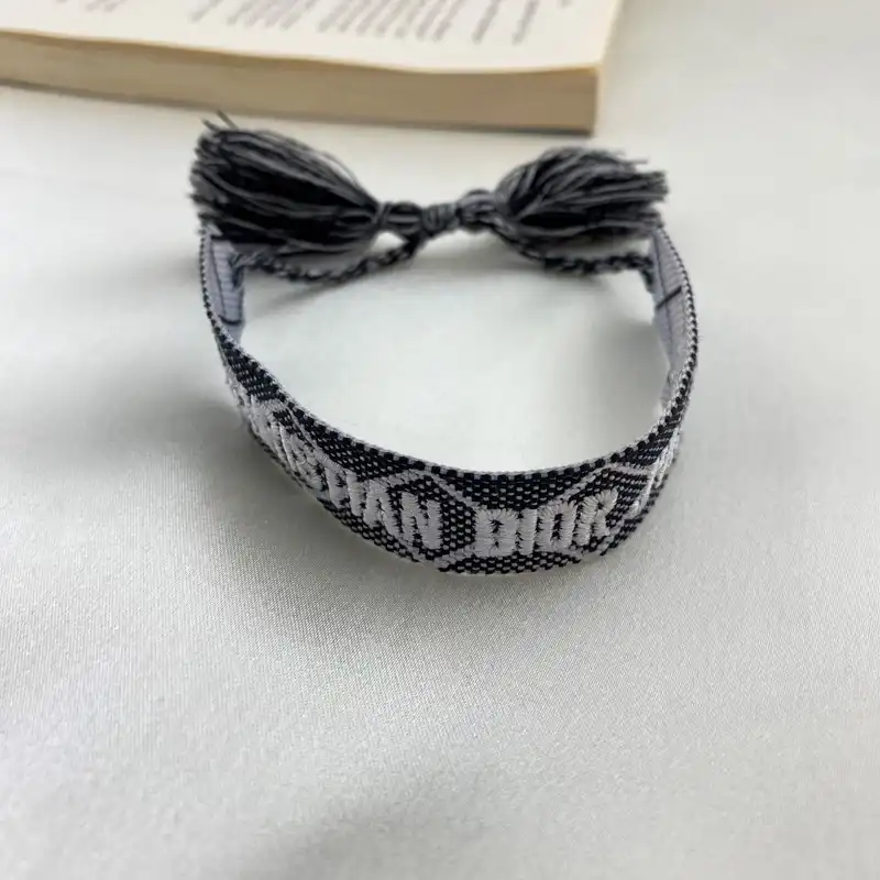 دستبند زنانه مدل پارچه نخی بافت کد B4378