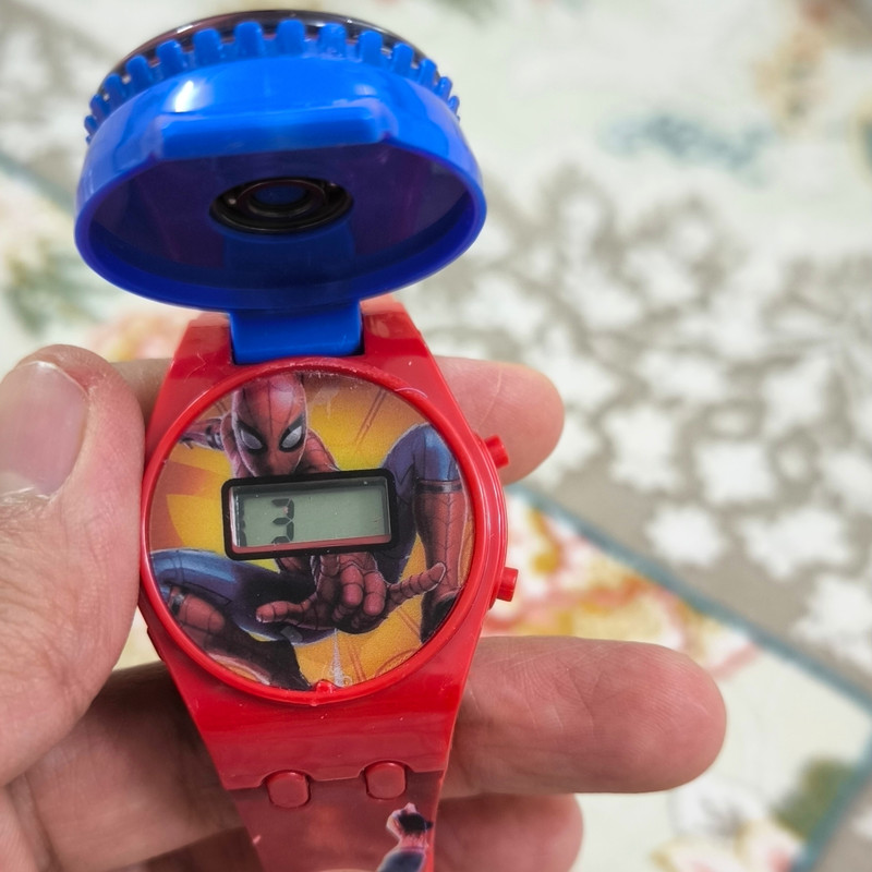 ساعت مچی دیجیتال پسرانه مدل بند سیلیکونی قاب چرخان طرح مرد عنکبوتی